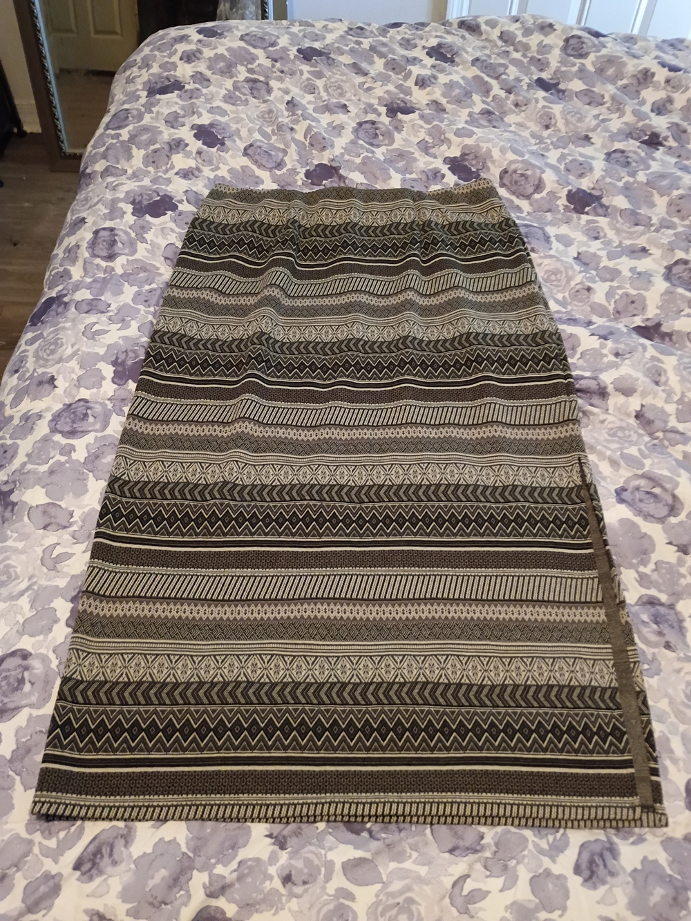 J. Jill Black and Cream Patterned Knit Pencil Skirt